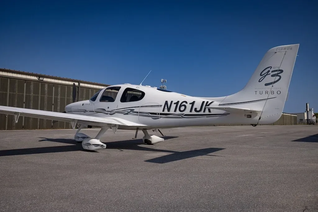 Exterior view of a 2007 Cirrus SR22, N161JK.