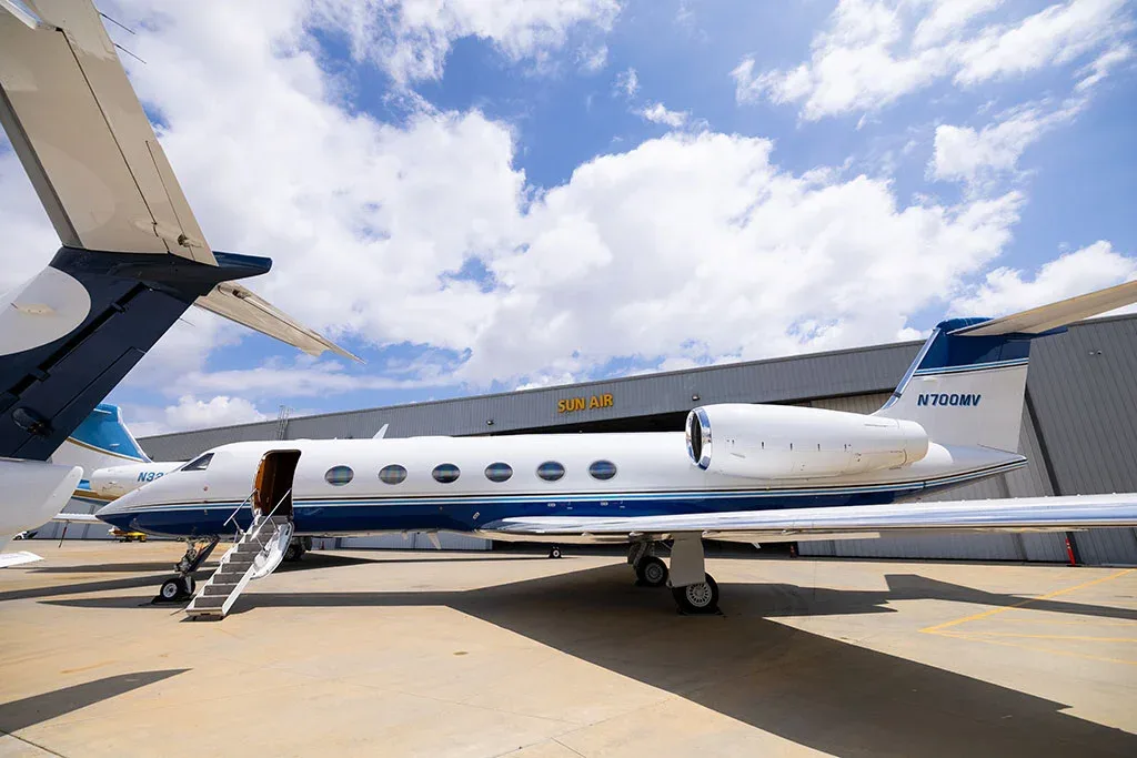 Cabin interior of a 2005 Gulfstream G350.