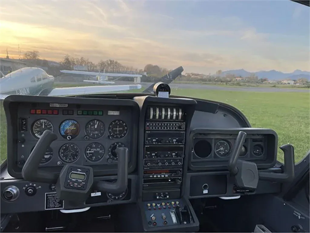 Cockpit and instrument panel of a 1992 Socata Tampico.