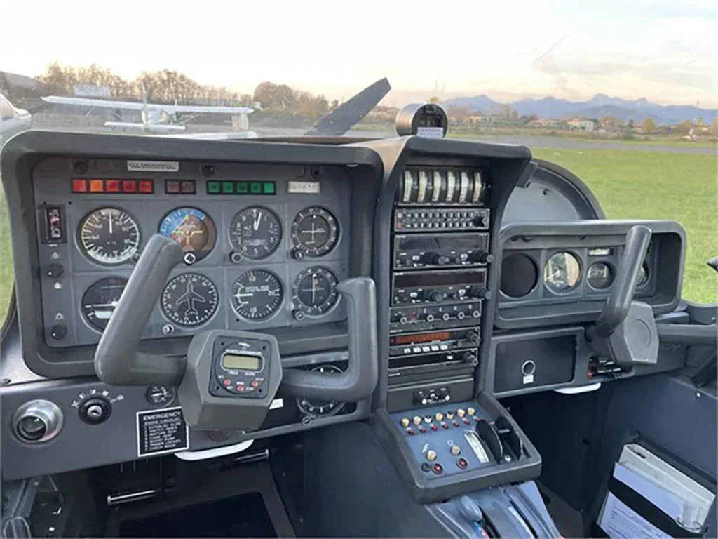 Avionics suite of a 1992 Socata Tampico.