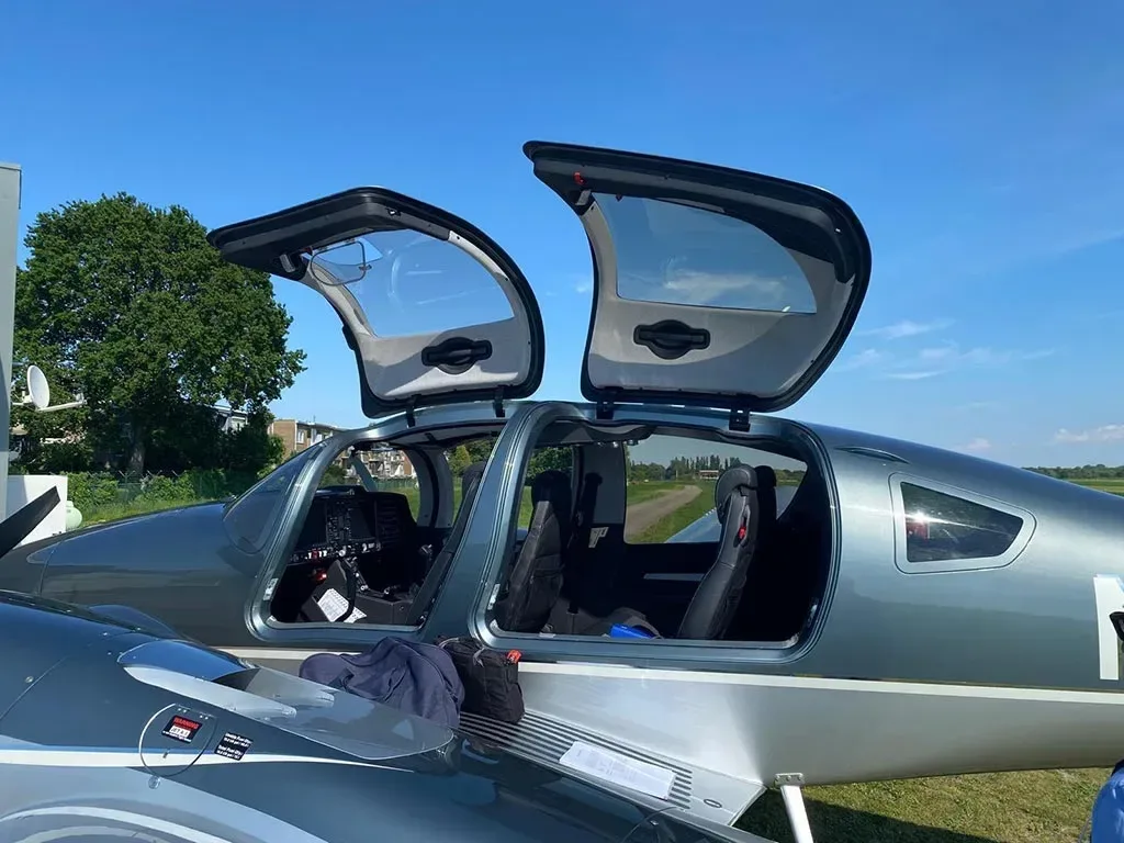 Exterior view of a 2016 Diamond DA.
