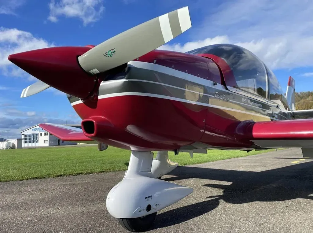 Marketing image of a 2002 Robin DR.