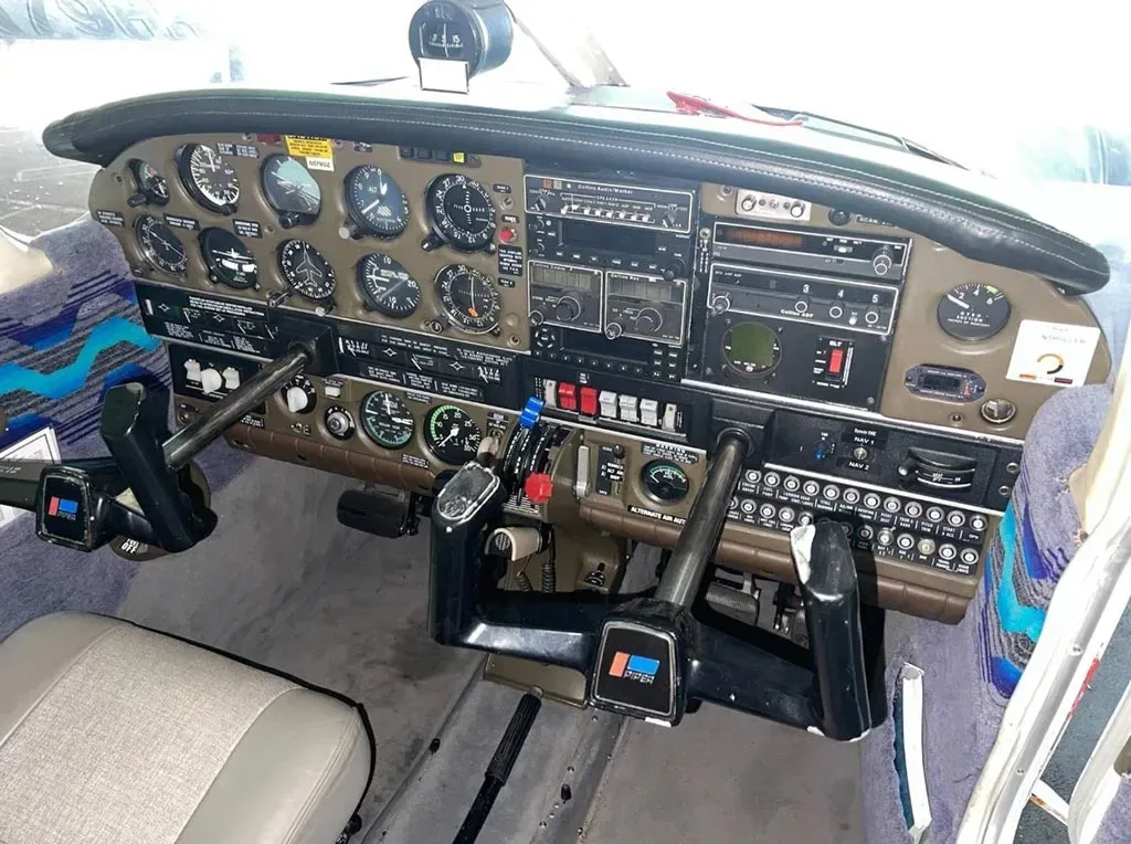 Cockpit and instrument panel of a 1978 Arrow III PA-28R-201.
