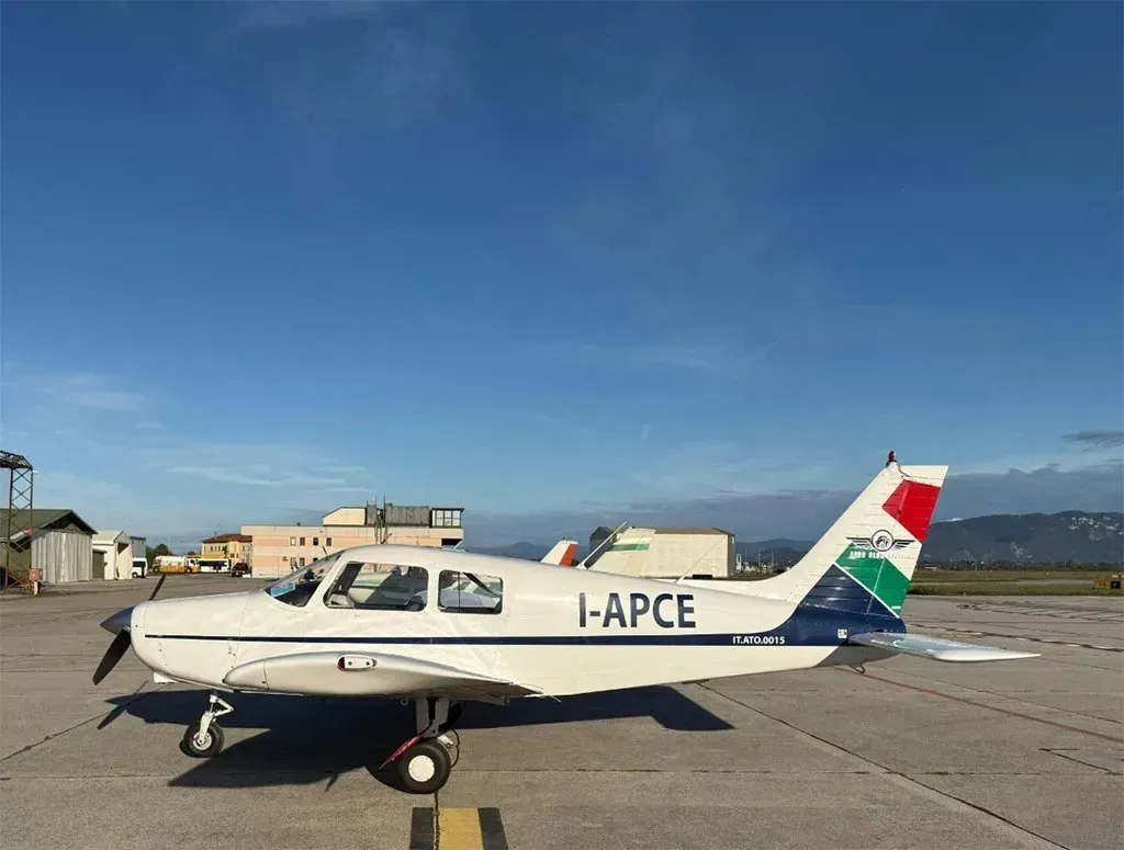 Exterior view of a 1988 Piper Cadet, 28-41045.