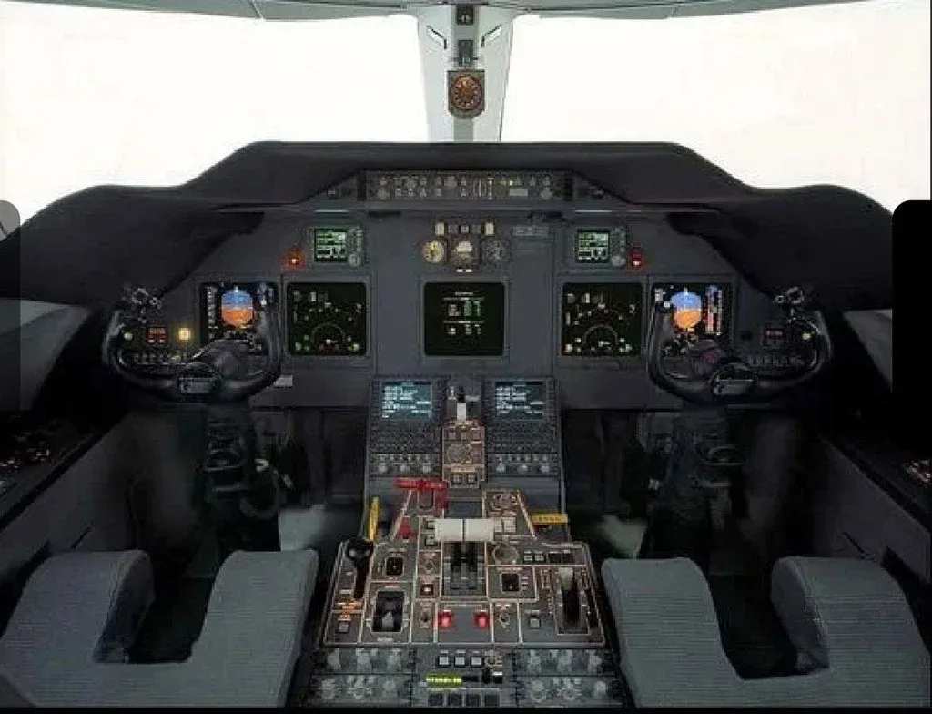 Cockpit and instrument panel of a 2002 Gulfstream.
