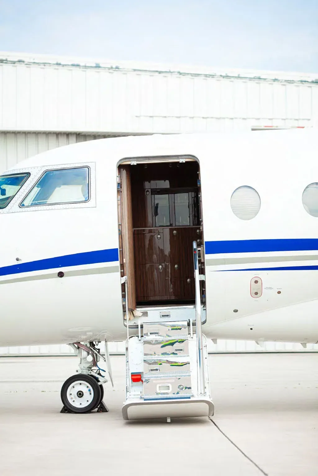 Cabin interior of a 2010 Gulfstream G200.