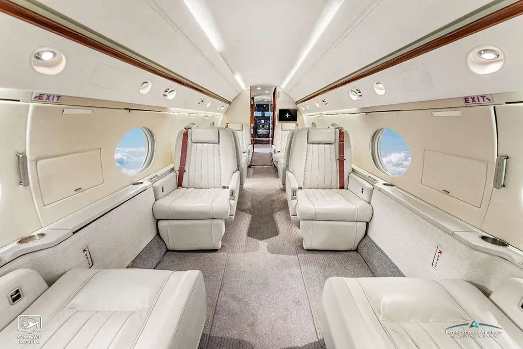 Cabin interior of a 2000 Gulfstream V SN: 597.