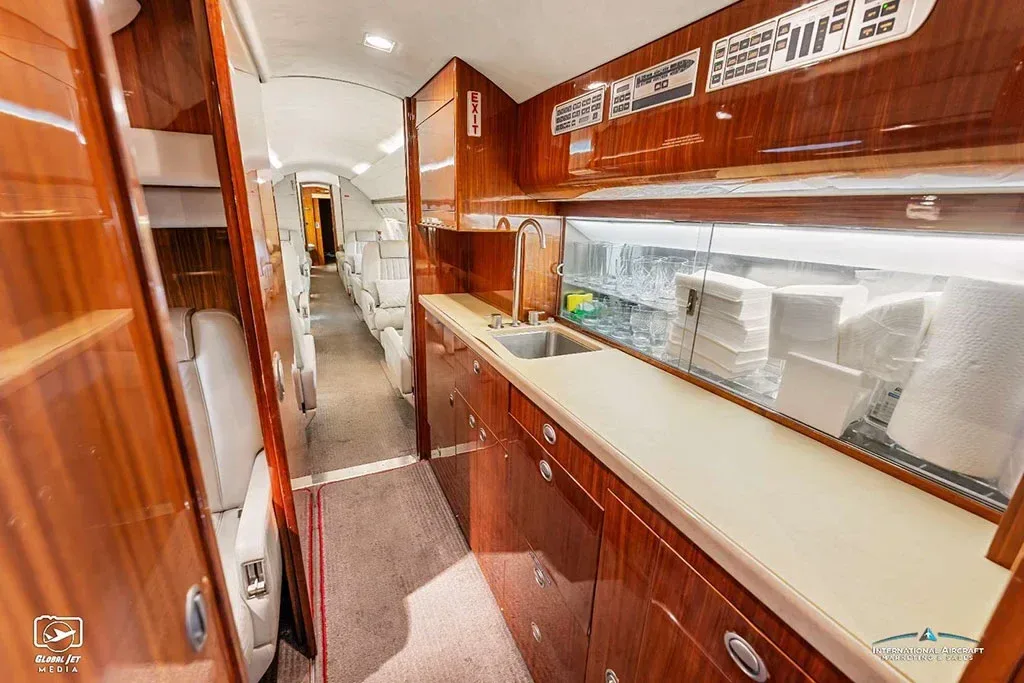 Cabin interior of a 2000 Gulfstream V SN: 597.