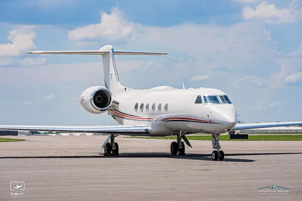 Exterior view of a 2000 Gulfstream V SN: 597.
