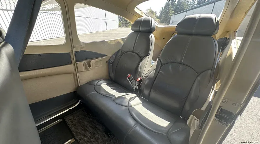 Cabin interior of a 2001 Cessna Turbo Skylane T182T.