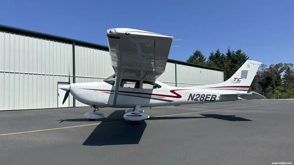 Exterior view of a 2001 Cessna Turbo Skylane T182T.