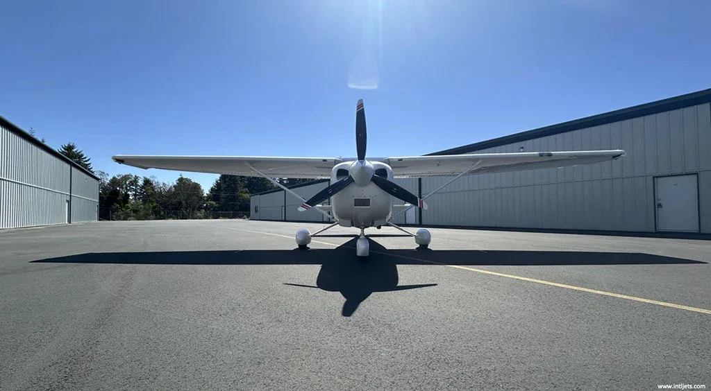 Exterior view of a 2001 Cessna Turbo Skylane T182T.