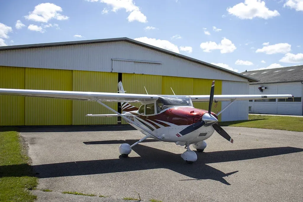 Exterior view of a 2006 Cessna Turbo Skylane.