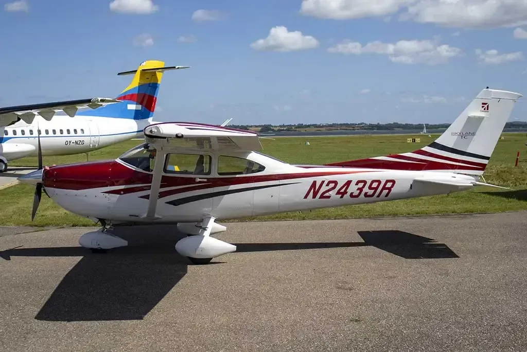 Exterior view of a 2006 Cessna Turbo Skylane.