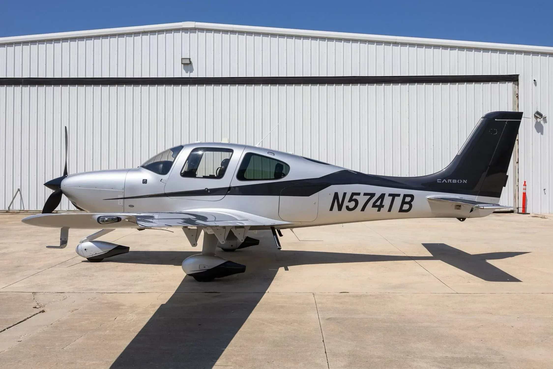 Cabin interior of a 2014 Cirrus SR22T.