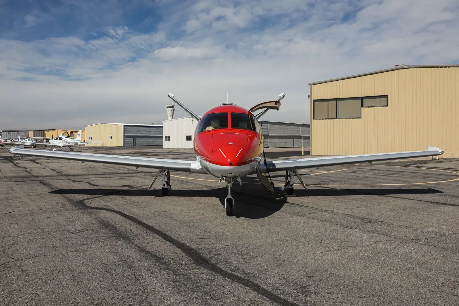 Exterior view of a 2020 Cirrus Vision, N432WK.