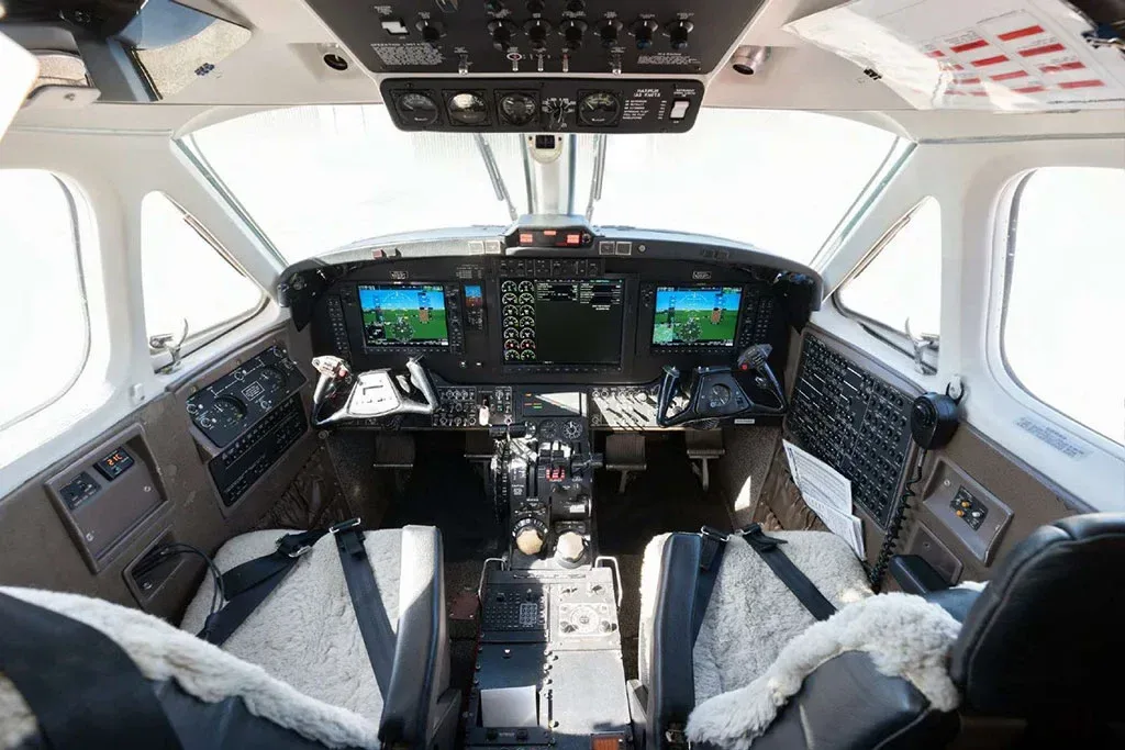 Cockpit and instrument panel of a 1998 Beechcraft King Air 350 SN.