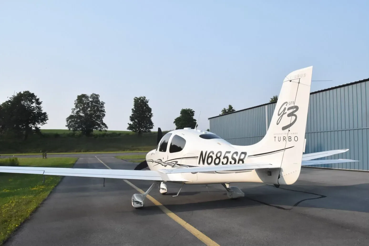 Marketing image of a 2007 Cirrus SR22.