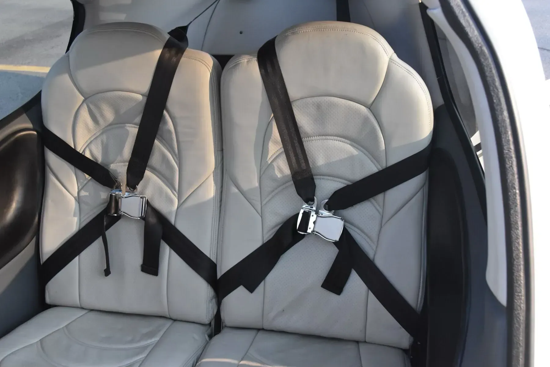 Cabin interior of a 2007 Cirrus SR22.
