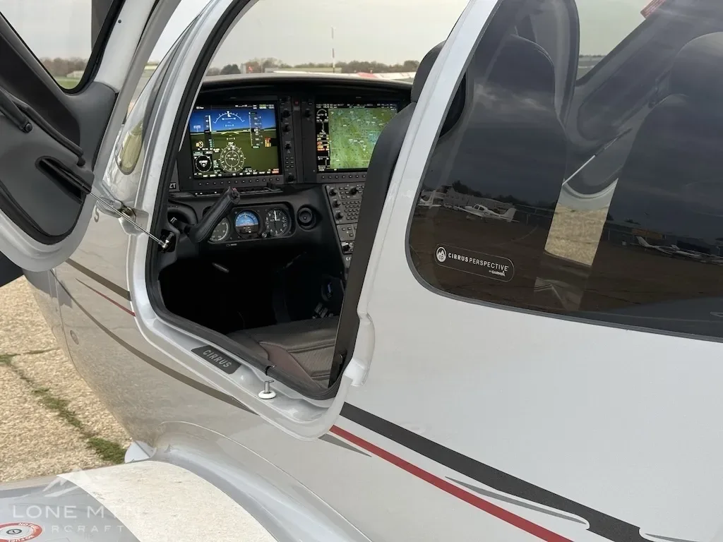 Cockpit and instrument panel of a 2011 Cirrus.