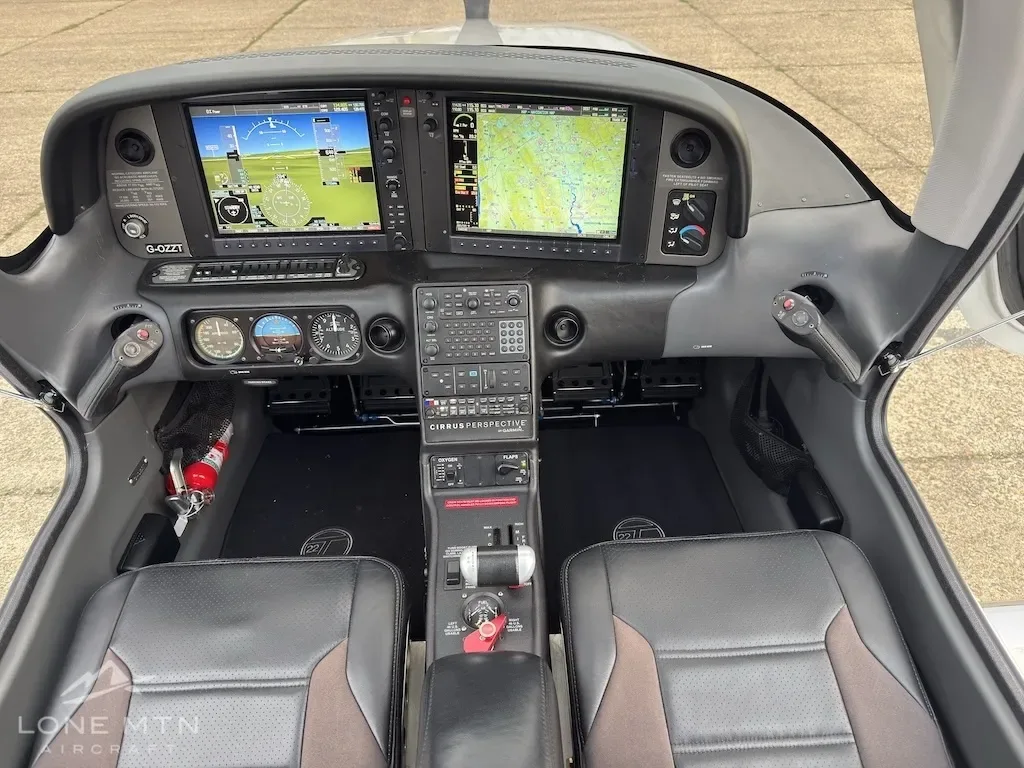 Cockpit and instrument panel of a 2011 Cirrus.