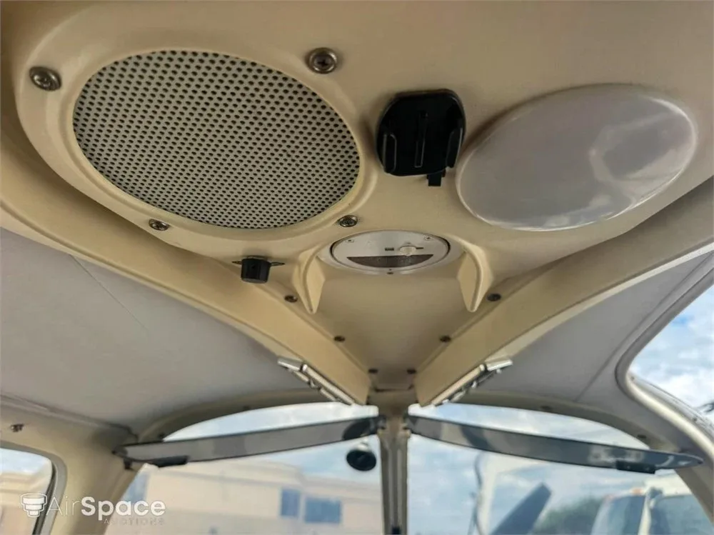 Cabin interior of a 2022 Piper Archer II PA-28-181.
