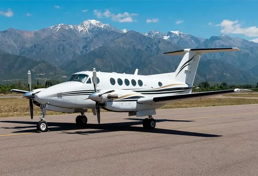 Exterior view of a 2001 Beechcraft King Air B200 SN, BB-1776.