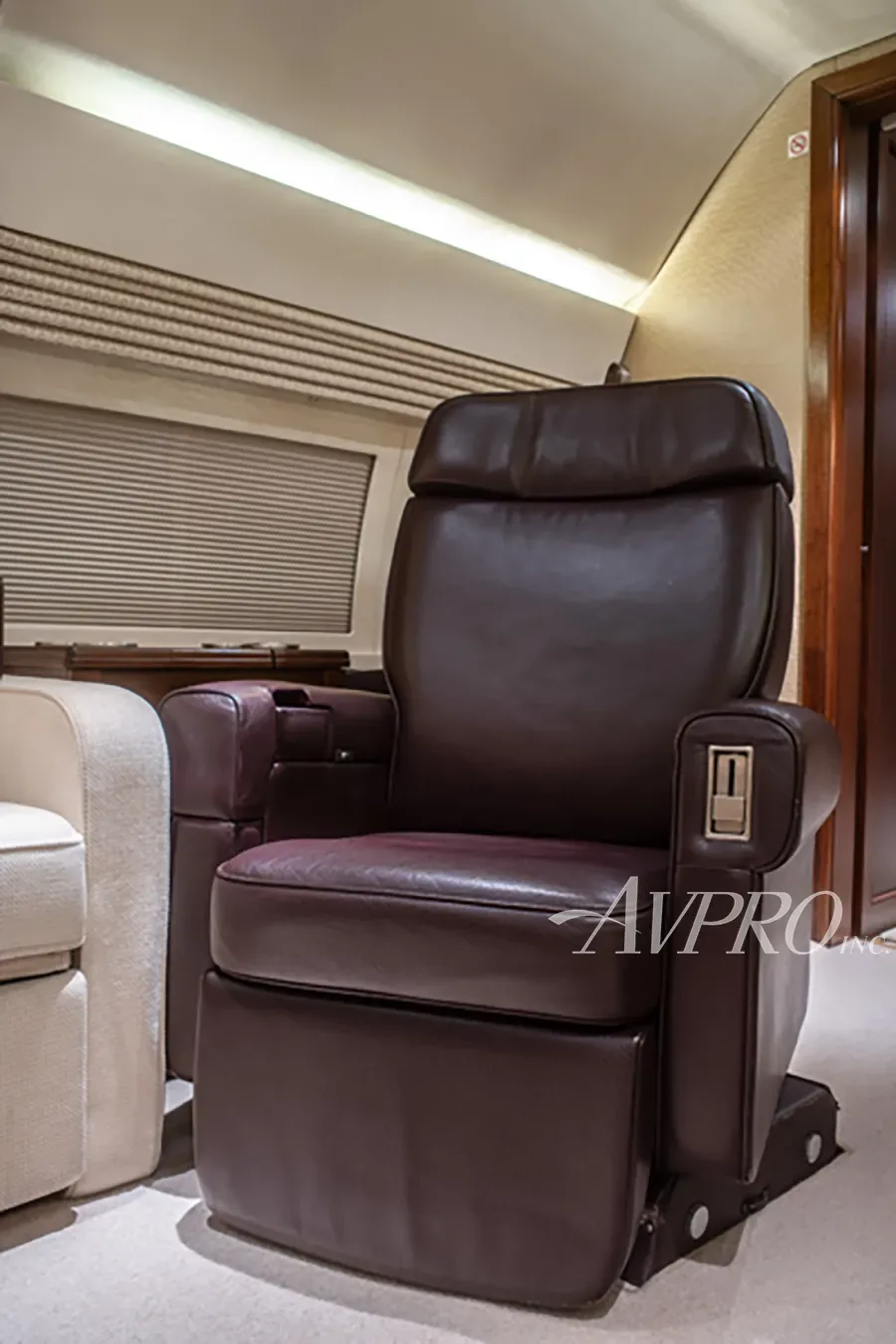 Cabin interior of a 2003 Boeing BBJ2.