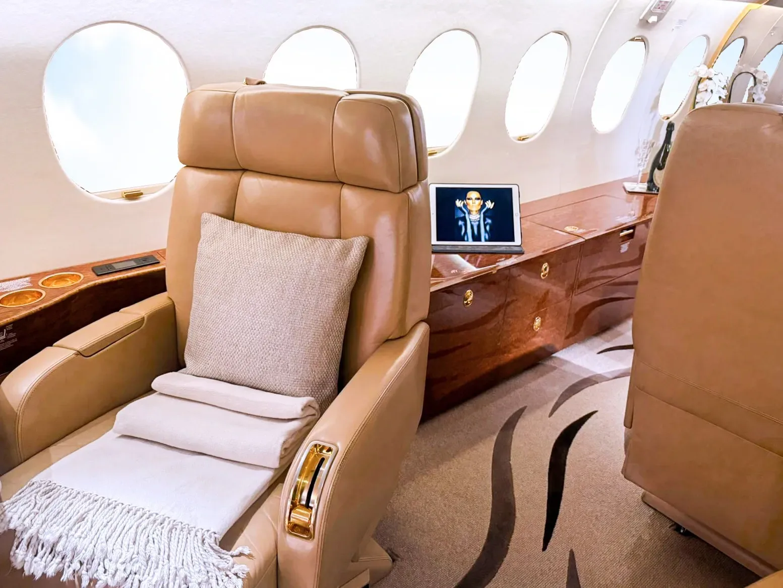 Cabin interior of a 2010 Dassault Falcon 900EX EASy.