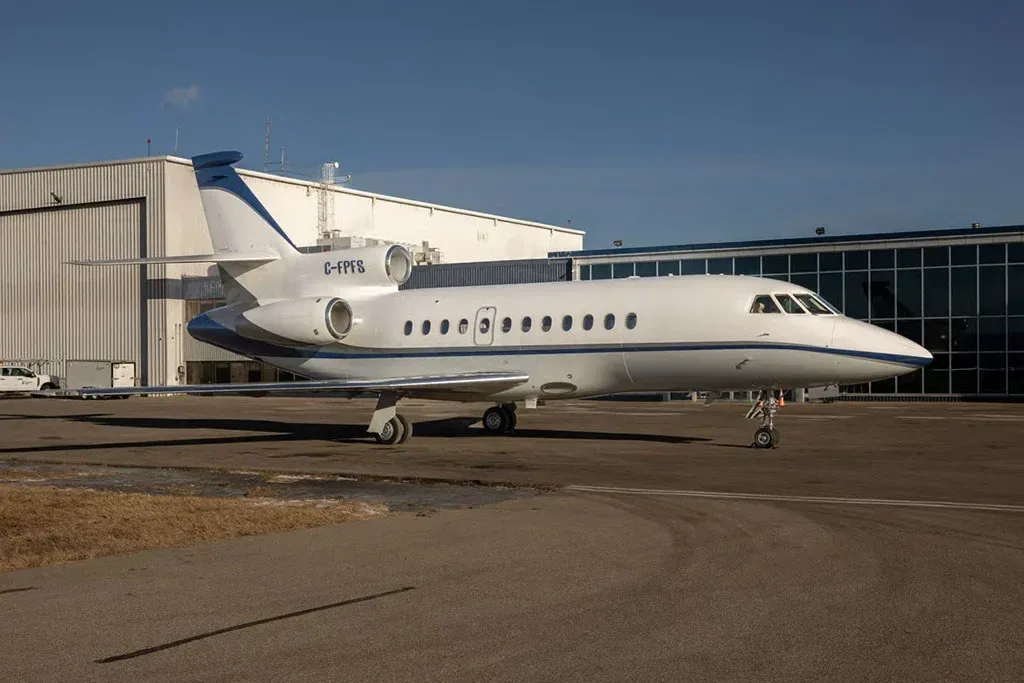 Cockpit and instrument panel of a 2001 Dassault Falcon 900EX.