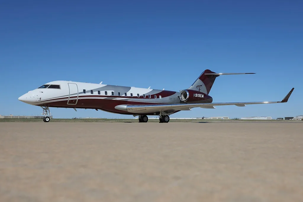 Exterior view of a 2013 Bombardier Global 6000.