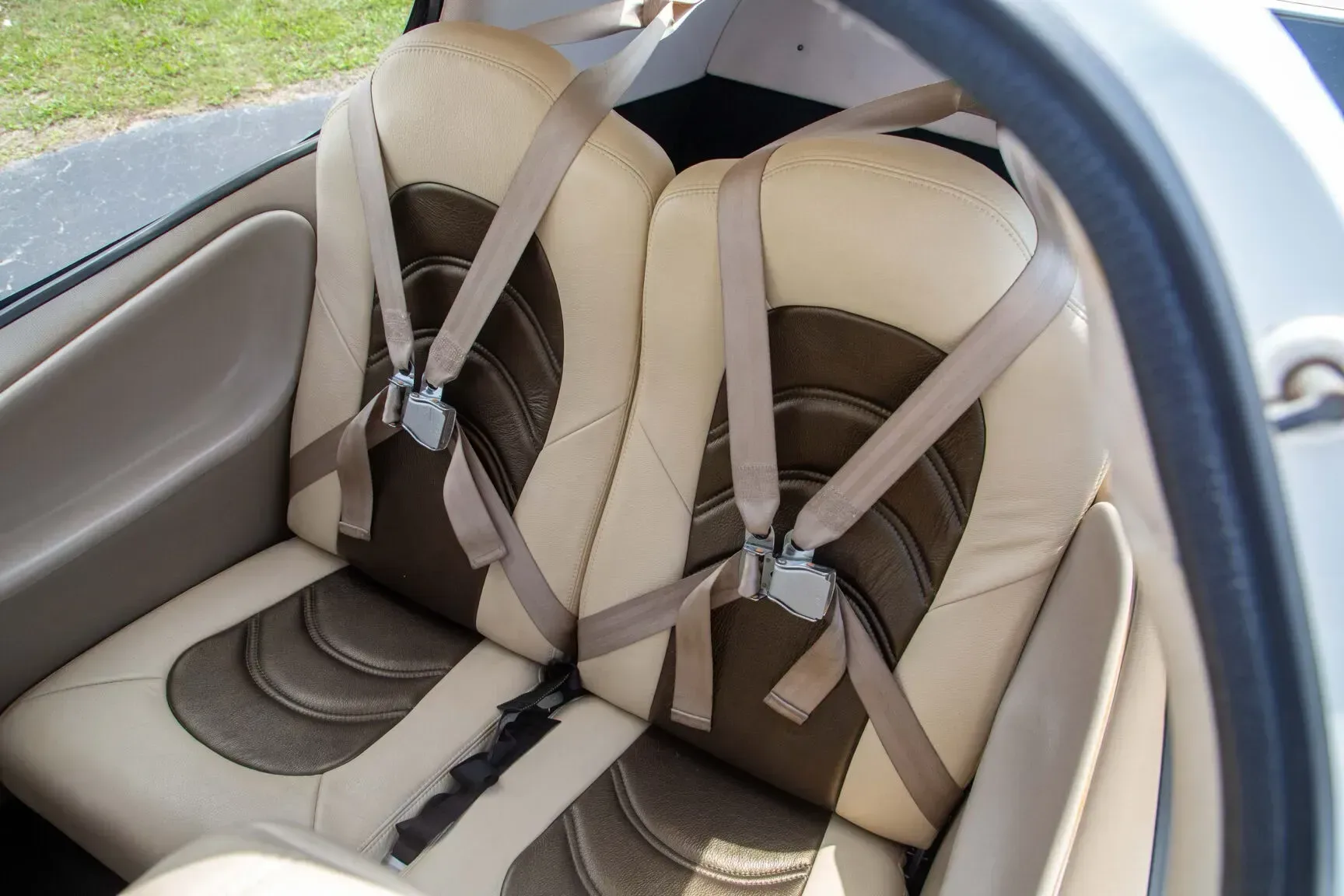 Cabin interior of a 2004 Cirrus SR22.