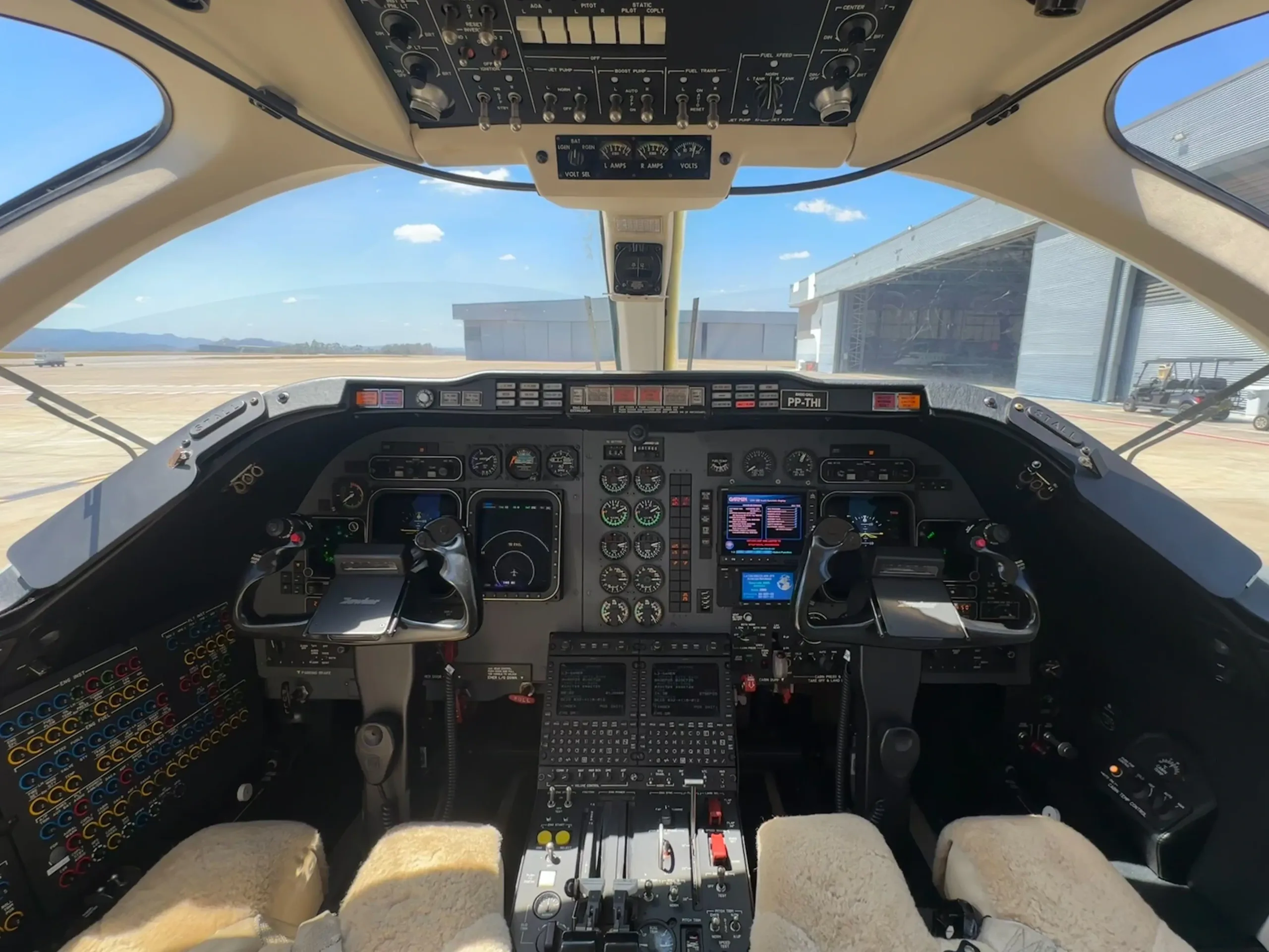 Cockpit and instrument panel of a 2006 Hawker 400XP SN.