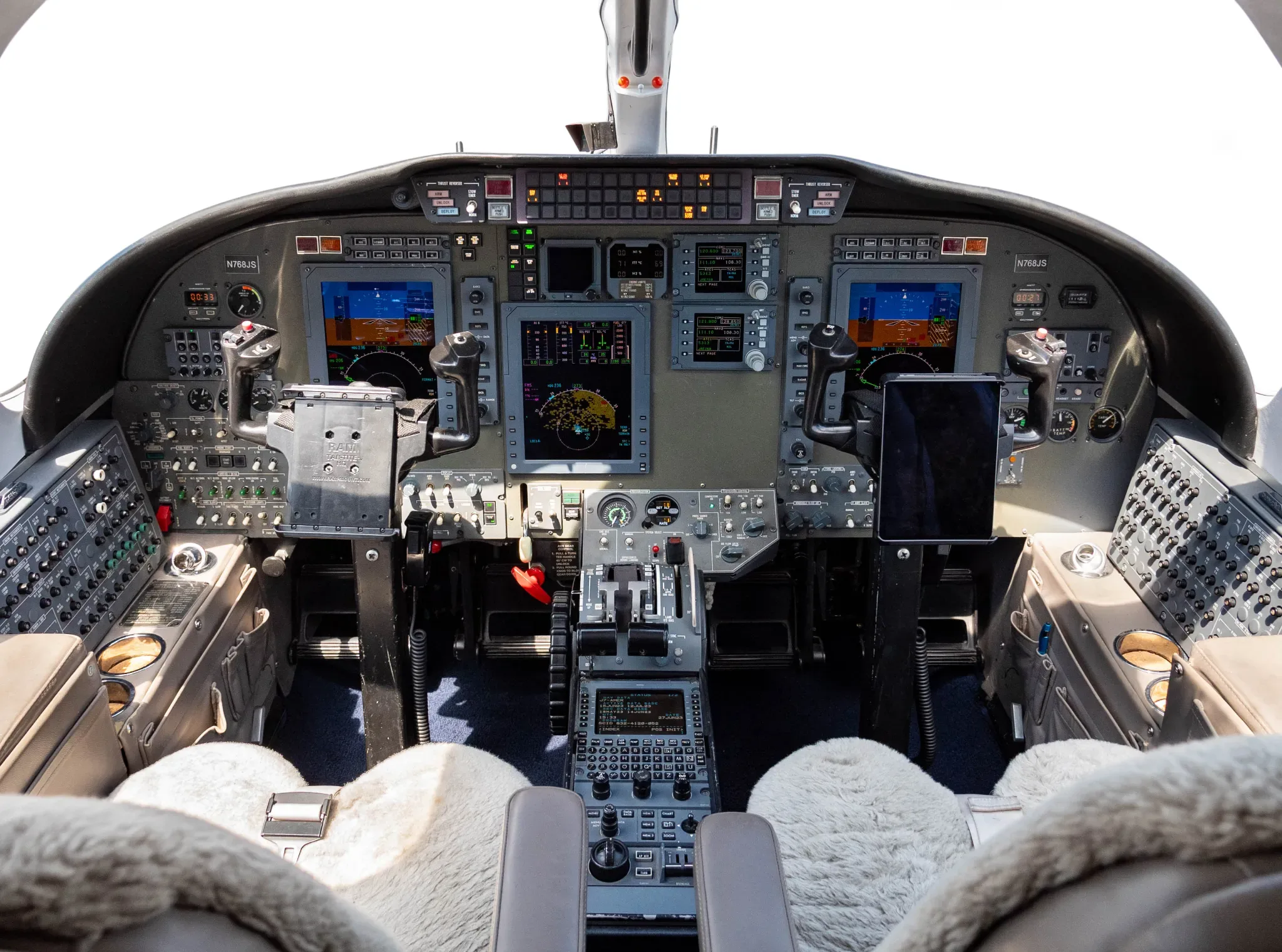 Cockpit and instrument panel of a 2007 Cessna Citation Encore+.