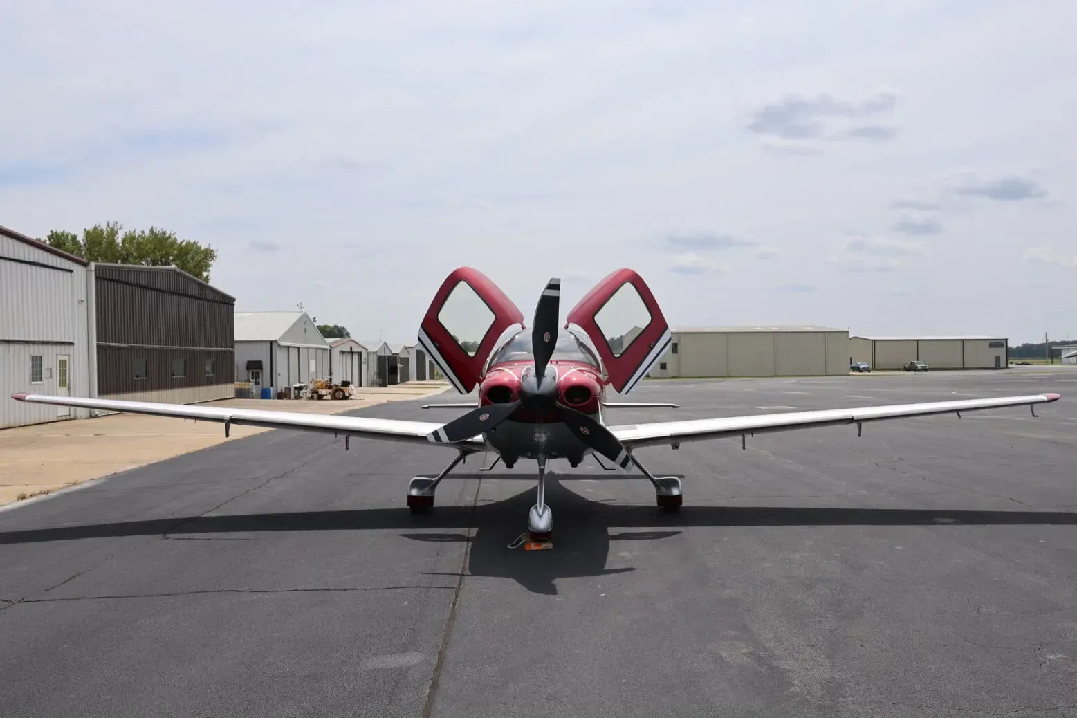 Exterior view of a 2011 Cirrus.