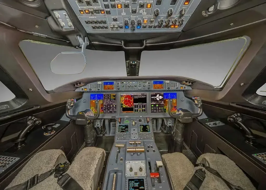Cockpit and instrument panel of a 2014 Gulfstream G280.