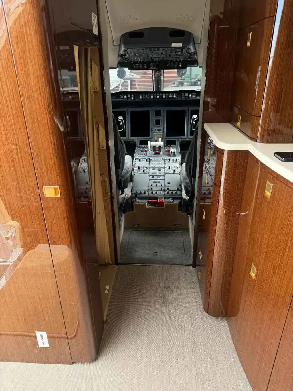 Cockpit and instrument panel of a 2011 Bombardier Challenger 605.