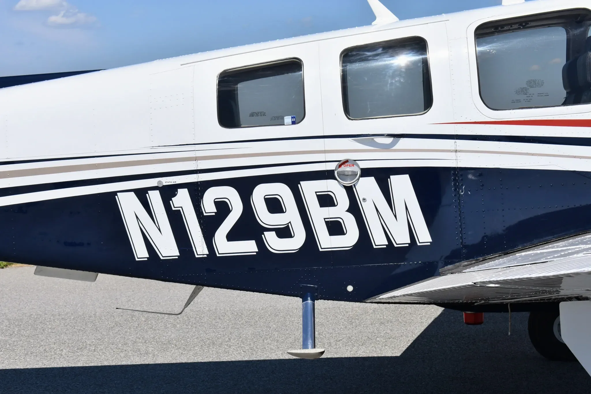 Cockpit and instrument panel of a 2005 Beechcraft Bonanza.