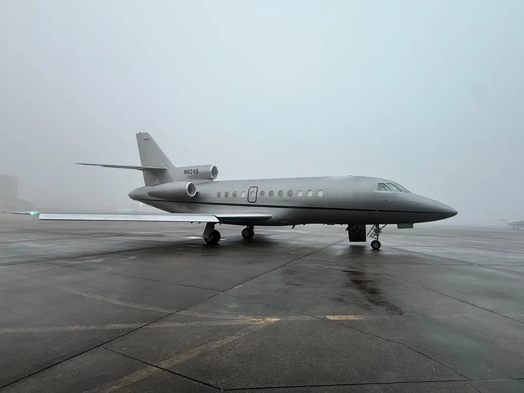 Cabin interior of a 1995 Dassault Falcon 900B.