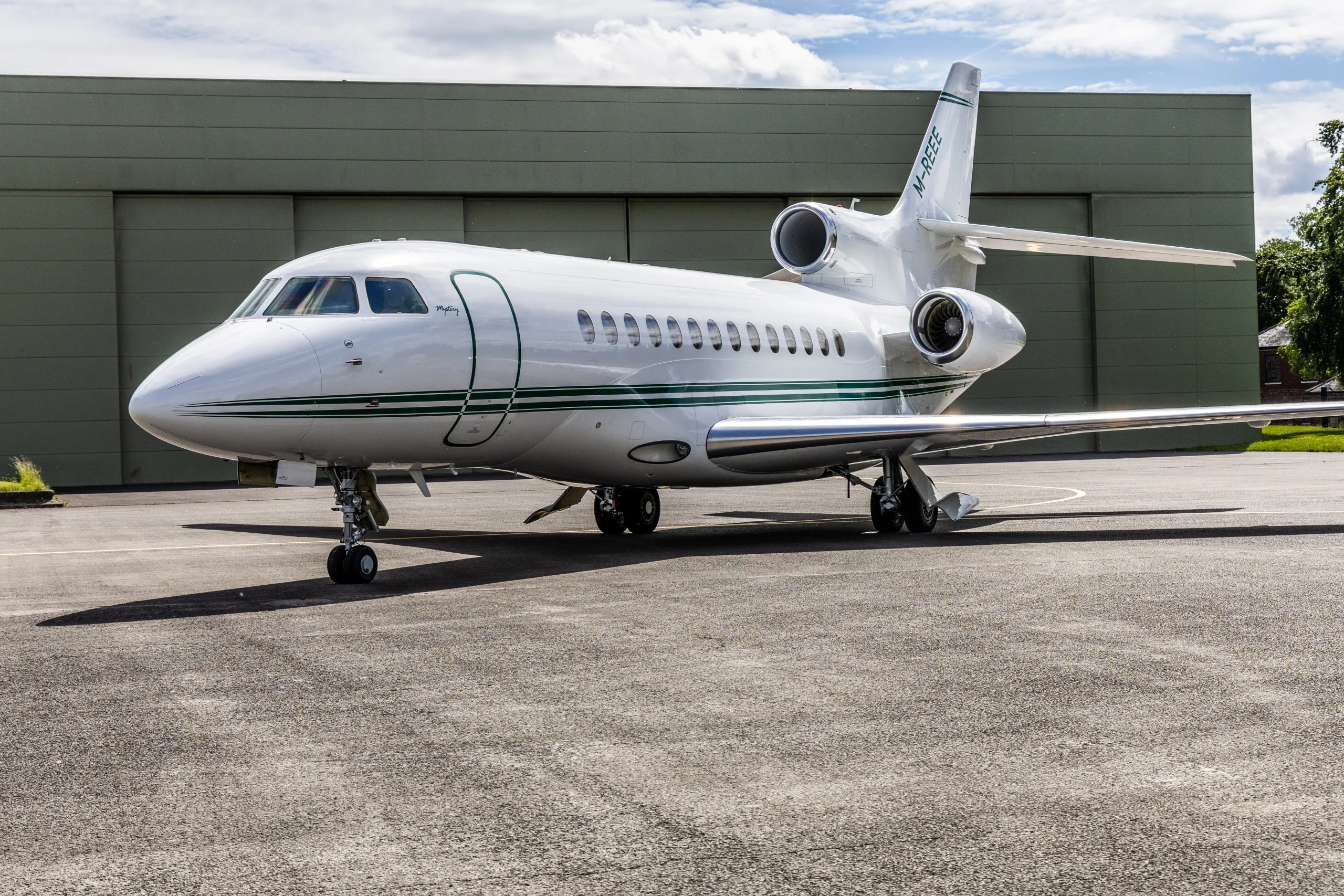 Exterior view of a 2008 Dassault Falcon 7X.