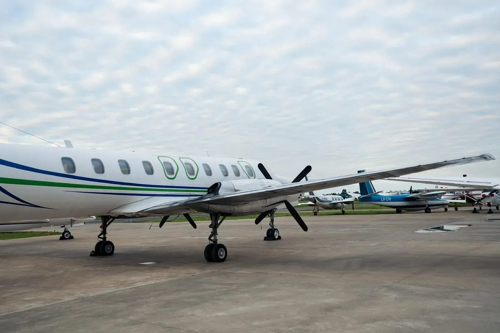 Exterior view of a 1997 Metro 23 SN, DC-901B.