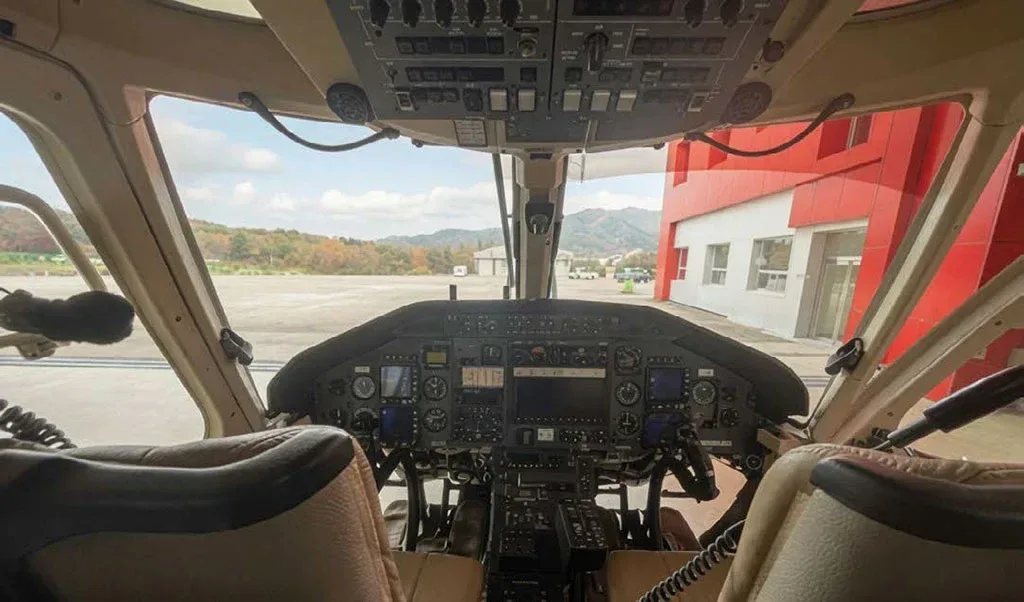 Cockpit and instrument panel of a 2005 Bell 430.