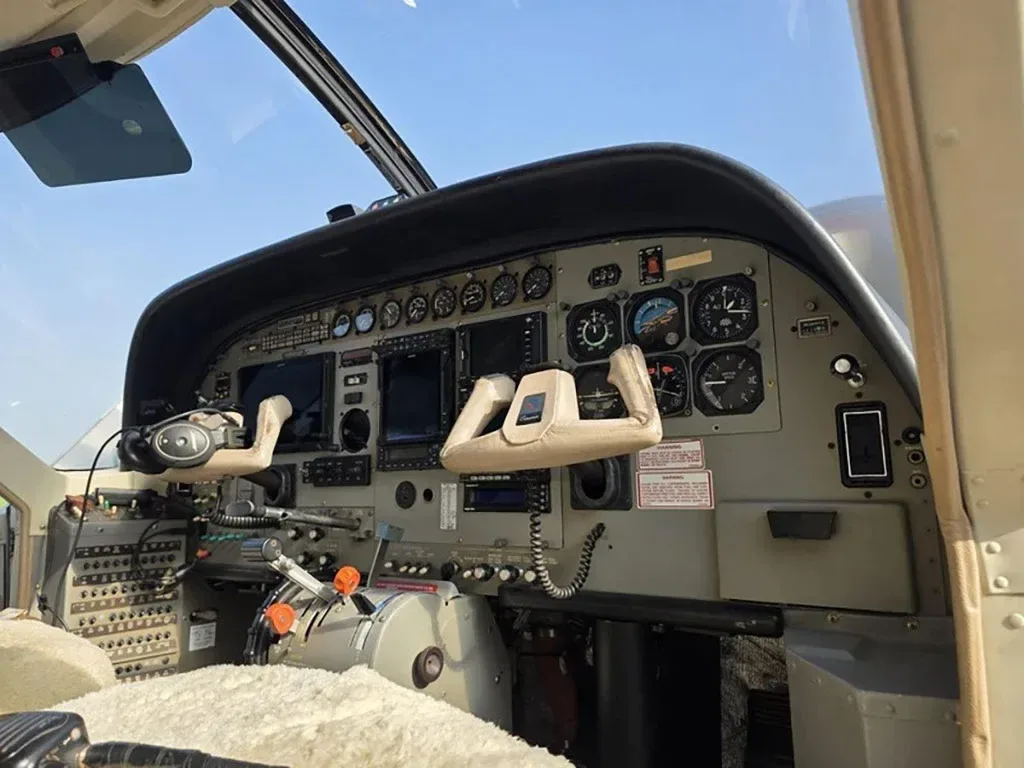 Cockpit and instrument panel of a 2000 Cessna Grand Caravan 208B.