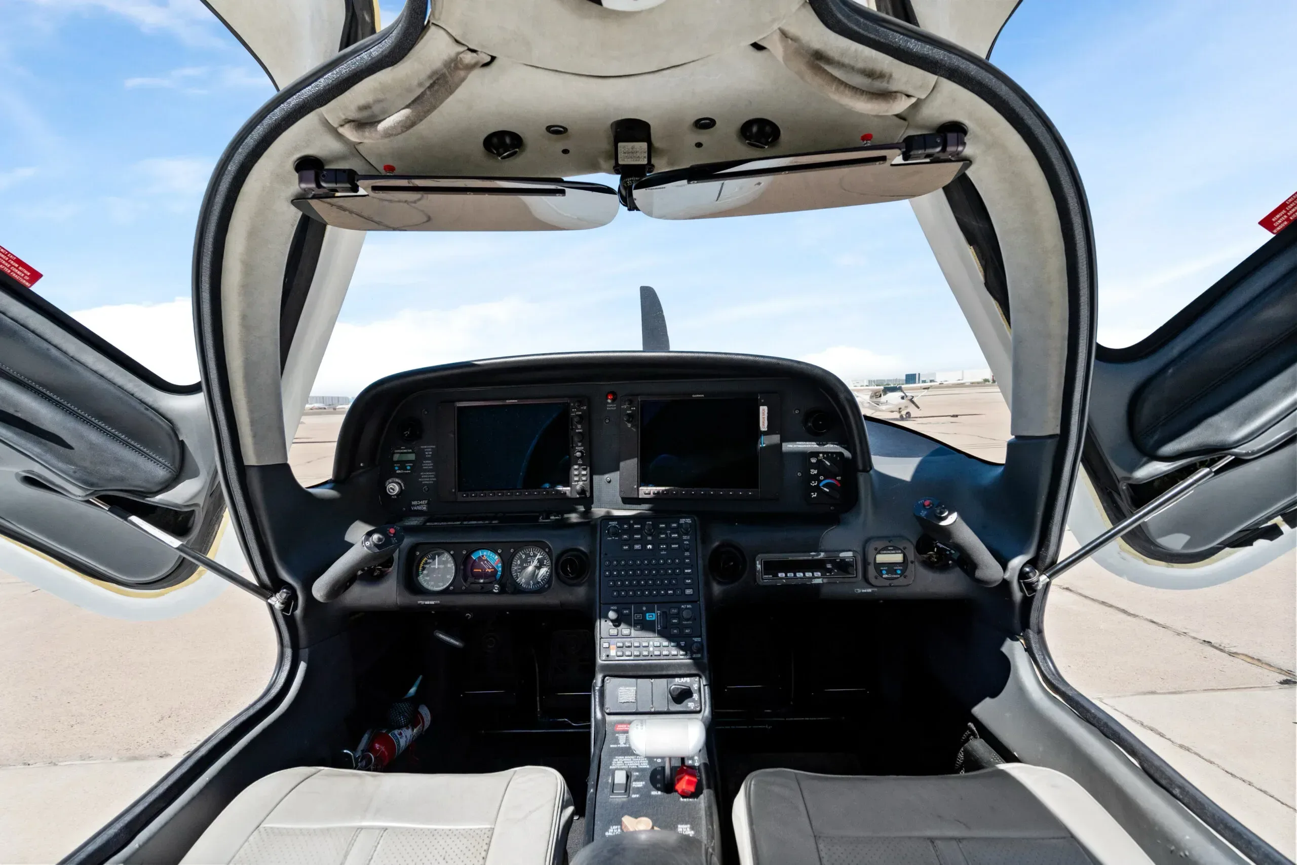 Cockpit and instrument panel of a 2017 Cirrus SR20.