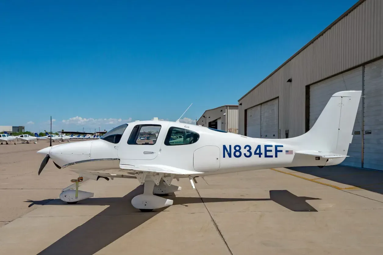 Exterior view of a 2017 Cirrus SR20, N834EF.