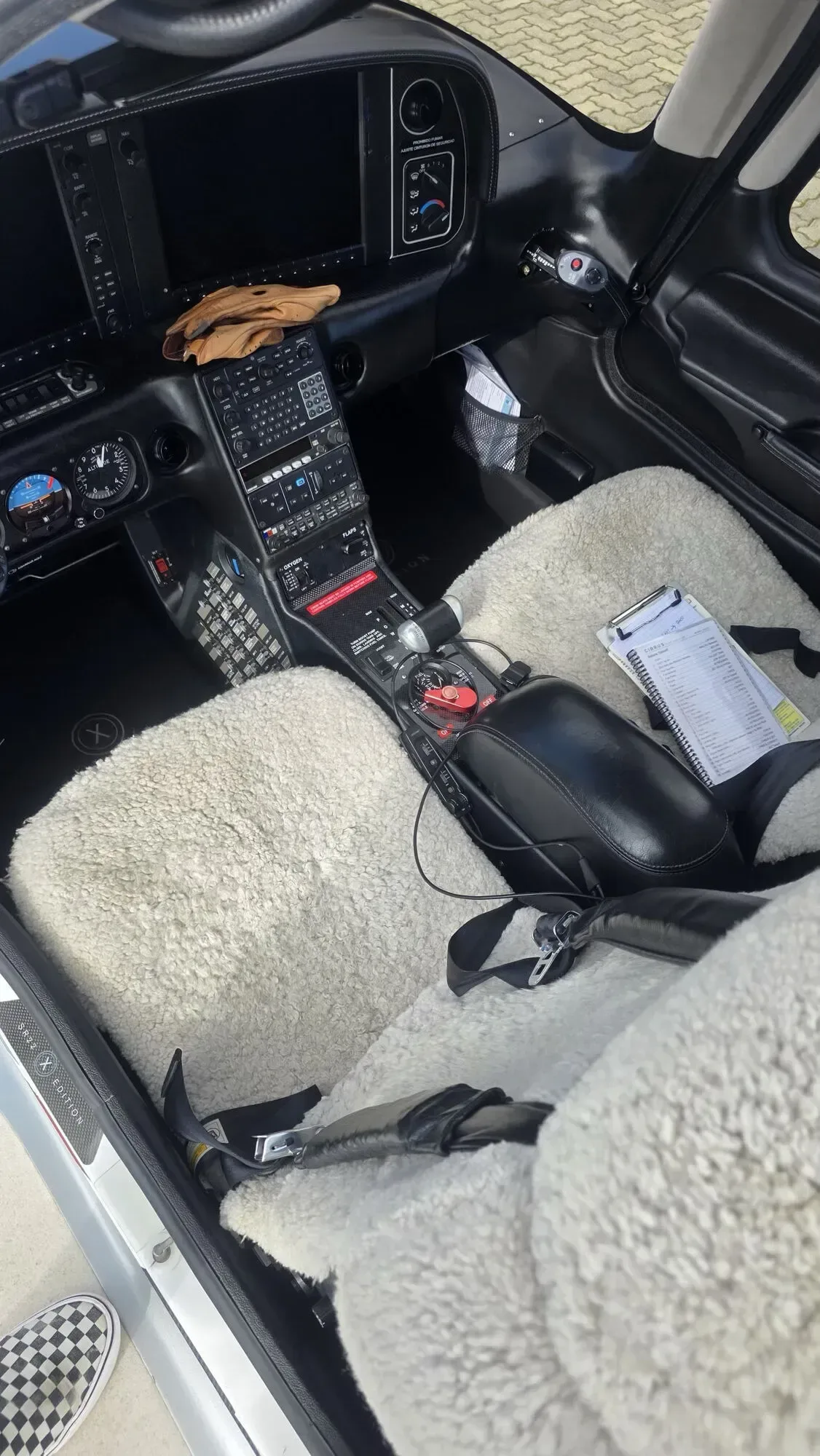 Cockpit and instrument panel of a 2010 Cirrus.