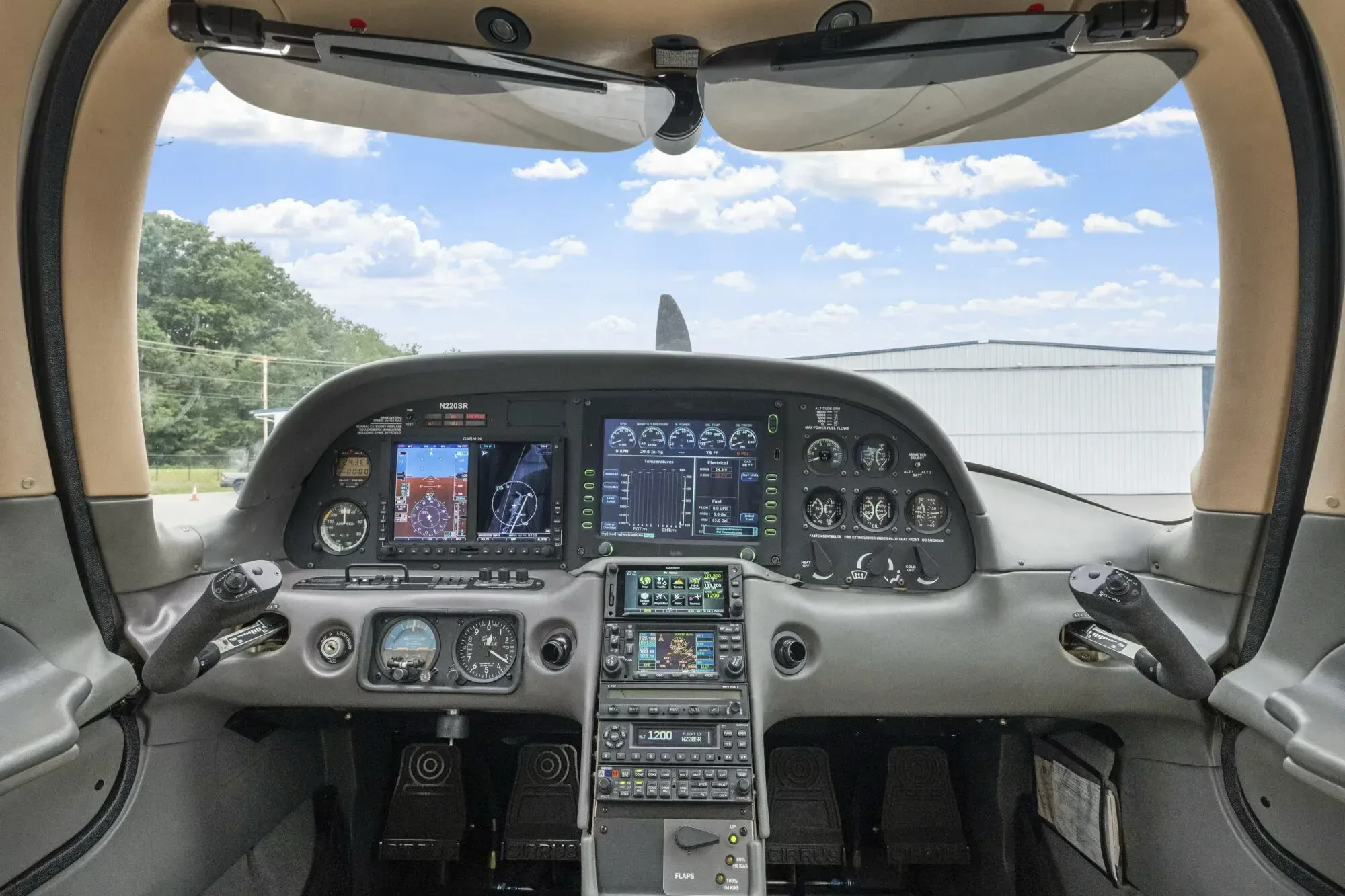 Cockpit and instrument panel of a 2000 Cirrus.