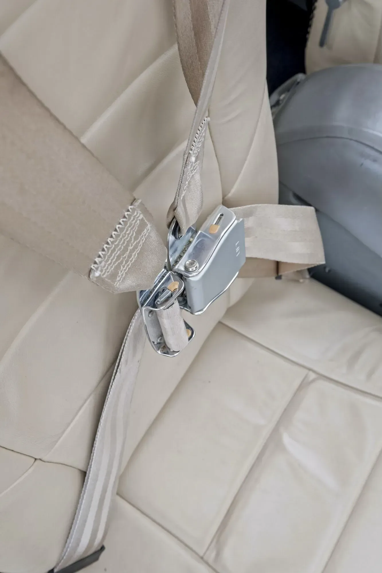 Cabin interior of a 2000 Cirrus.