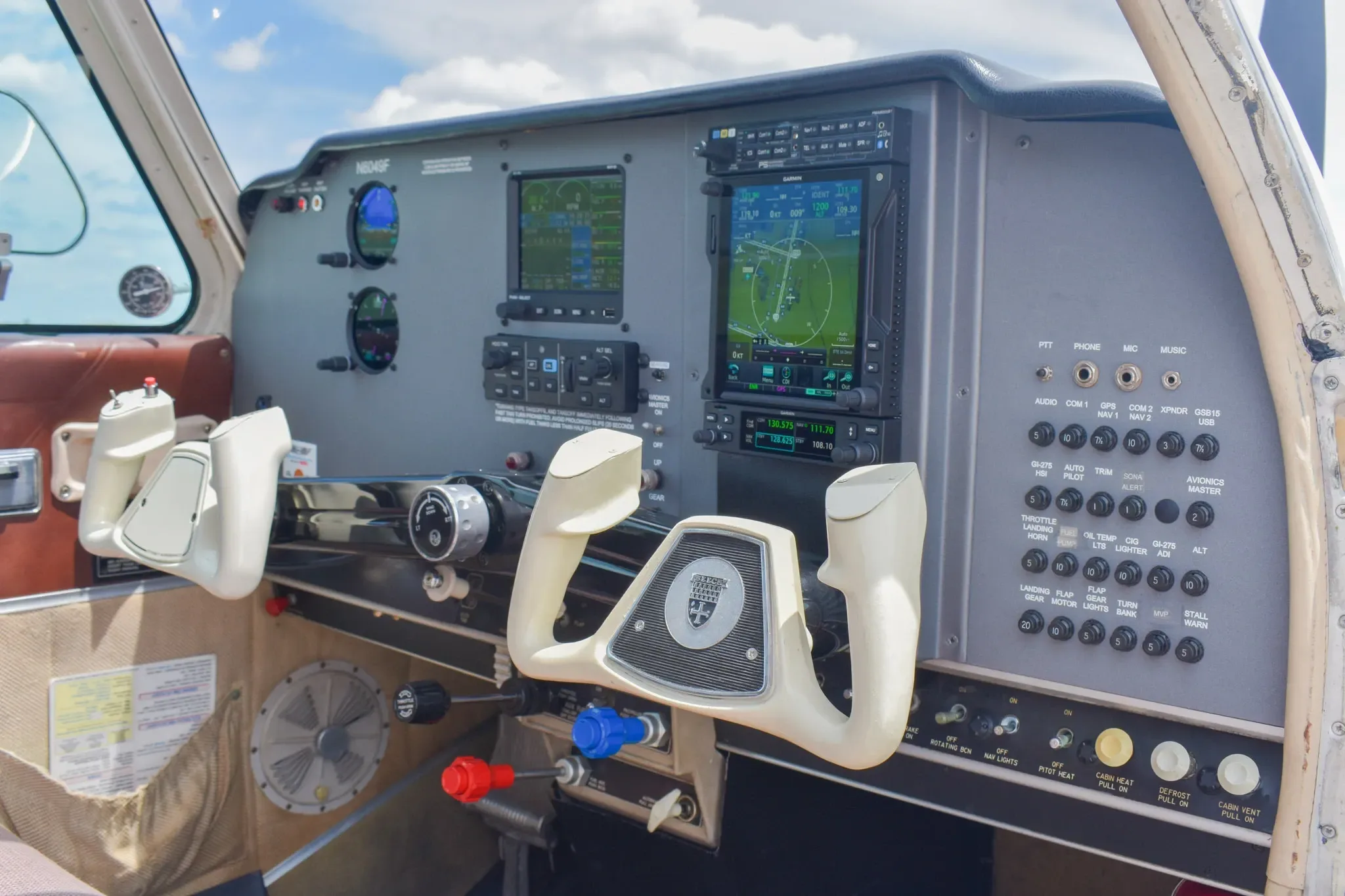 Cockpit and instrument panel of a 1965 Beechcraft Bonanza.