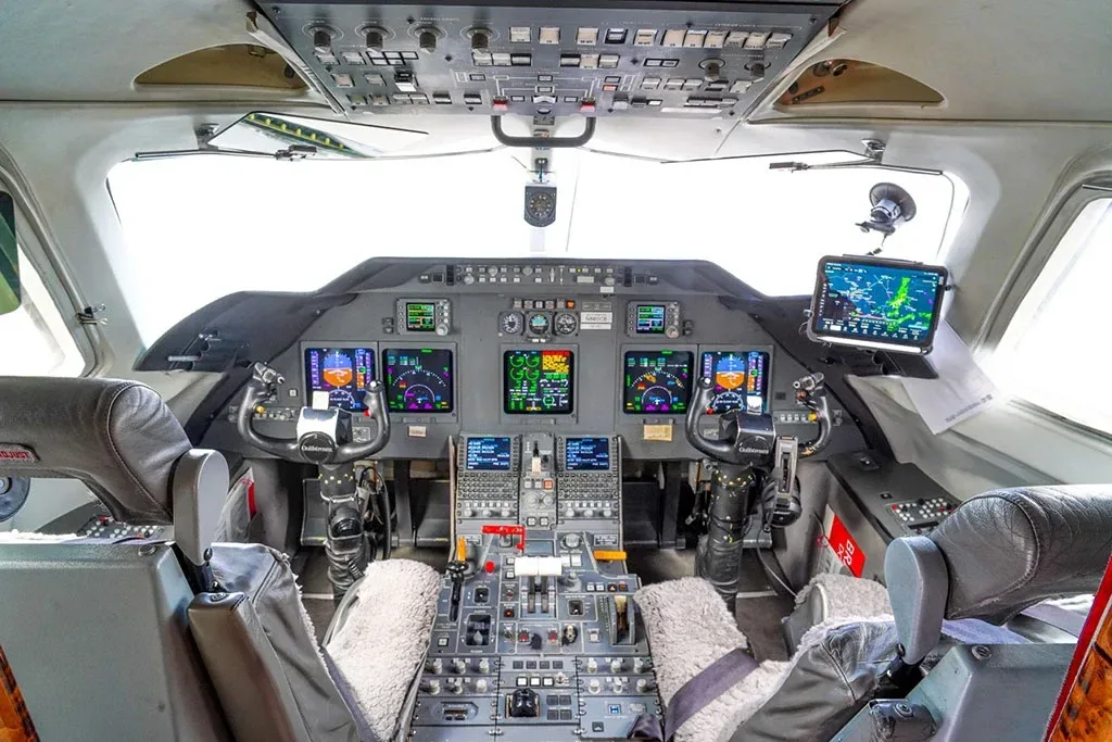 Cockpit and instrument panel of a 2003 Gulfstream.